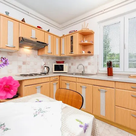 Apartment Maxi